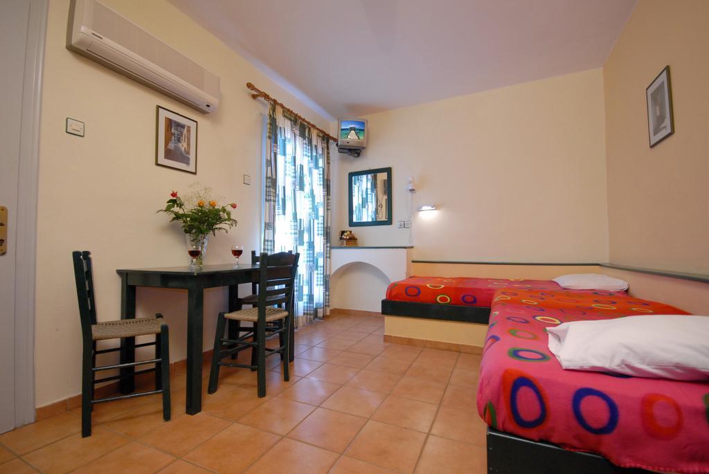Jason Studios & Apartments Naxos City Pokoj fotografie
